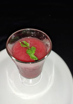 A picture of Water melon juice.