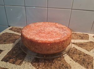 Una foto de Bizcochuelo con gelatina de frambuesa