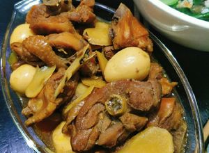 Hình của món Gà ta kho gừng.