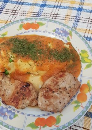 O poză a rețetei Mămăliguță cu legume și cotlet...sau de post.