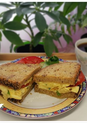 Hình của món Bánh Mì kẹp Trứng Phômai 🧀🍳🥖🍅☕ #cleaneating.
