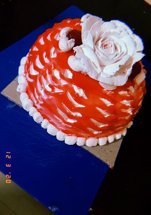 स्ट्रॉबेरी केक (Strawberry cake recipe in Hindi) रेसिपी मुख्य फोटो