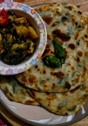 A picture of Mathi K Paratay Mathi aloo Bhujia.