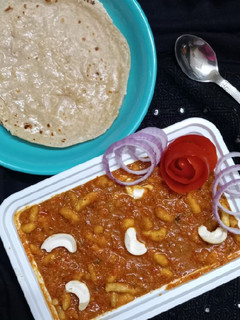 કાજુ ગાંઠિયા નું લસણીયું શાક (Kaju Ganthiya Lasaniyu Shak Recipe In Gujarati) રેસીપી મુખ્ય ફોટો
