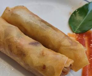 Masakan Populer Lumpia semarang rasa rendang Gurih Mantul