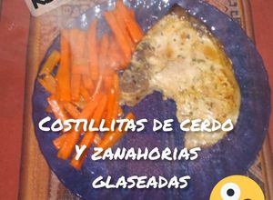 Una foto de Costillitas de cerdo y zanahorias glaseadas