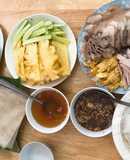 Bánh tráng cuốn thịt luộc chấm mắm mực