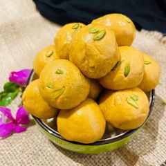 A picture of Besan ladoo.