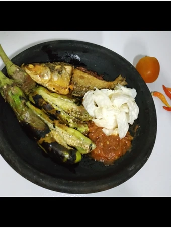 Langkah Gampang Menyiapkan Resep Terong organik bakar sambel tomat yang Enak Banget Anti Ribet, Uenak Banget