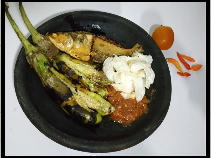 Langkah Gampang Menyiapkan Resep Terong organik bakar sambel tomat yang Enak Banget Anti Ribet, Uenak Banget