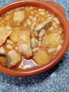 Una foto de Alubias🫘 de bote🫙 con Bacalao 🐟