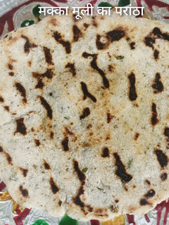 मक्का मूली का पराठा (Makka mooli ka paratha recipe in hindi) रेसिपी मुख्य फोटो