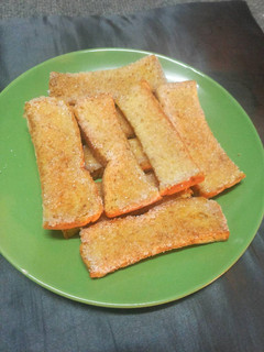 A picture of ขนมปังกรอบเนยน้ำตาล ด้วยหม้ออบลมร้อน.