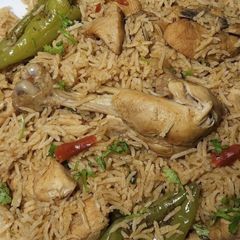 A picture of Chicken yakhni pilaao.