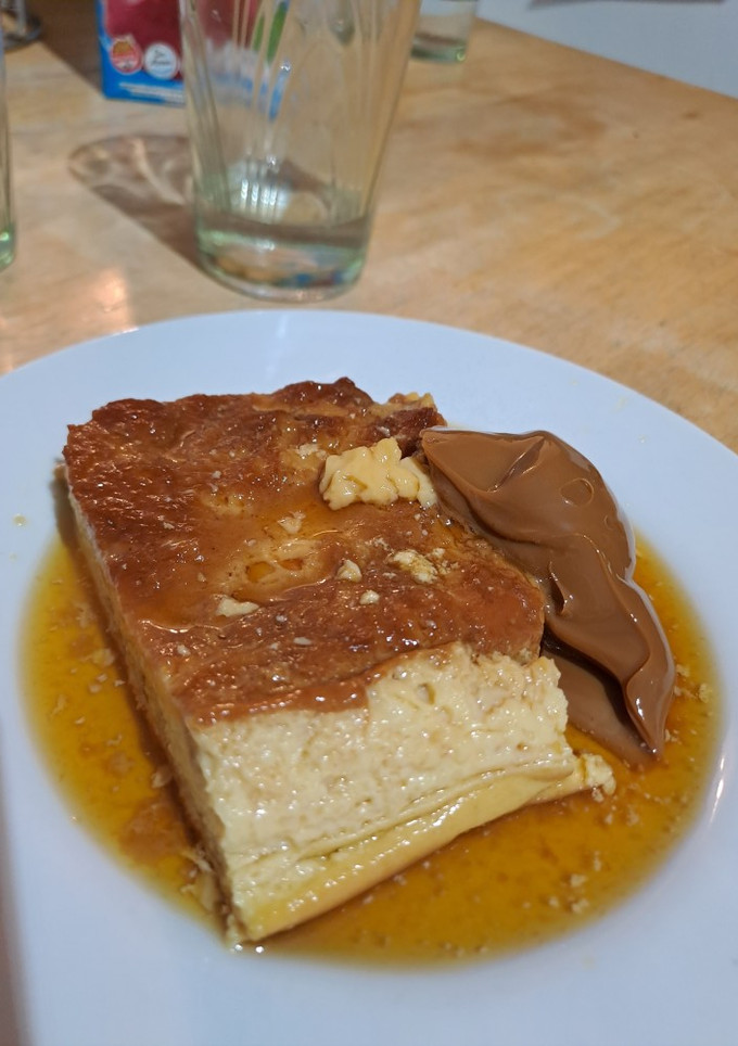 Una foto de Flan casero con un papá que es un dulce de leche