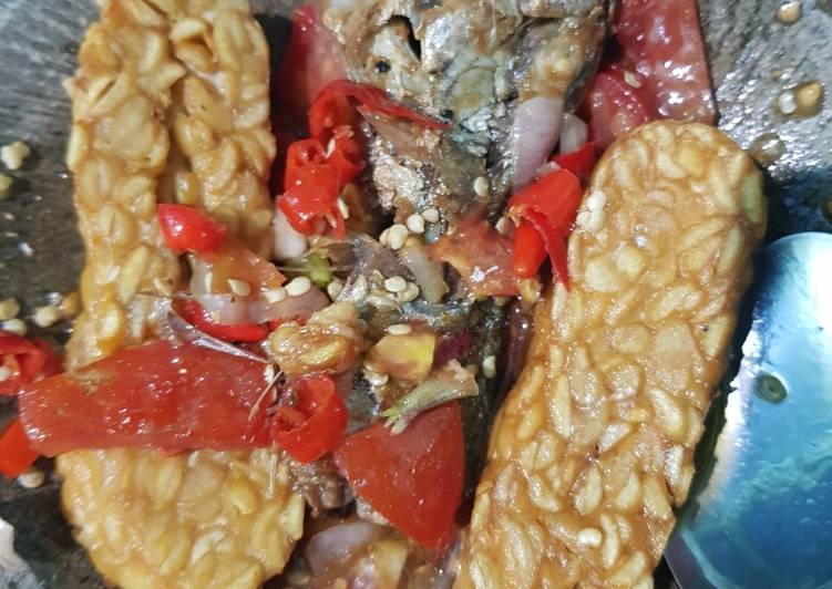 Langkah Mudah untuk Menyiapkan Ikan asin sambal matah seadanya 😁 Lezat