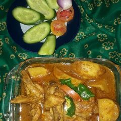 A picture of #chicken alo gravy.