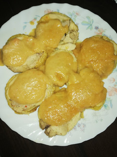 Una foto de Pularda rellena de espárragos trigueros y queso curado