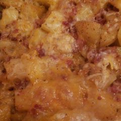 A picture of Cheesy bacon golden potatoes.