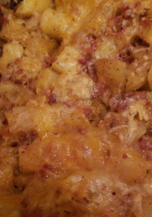 A picture of Cheesy bacon golden potatoes.