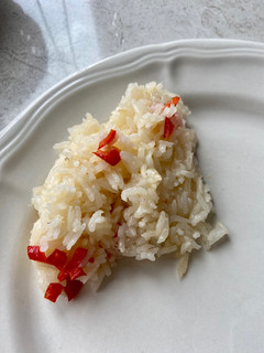 Una foto de Arroz simple con un toque de cebolla y chile pimiento