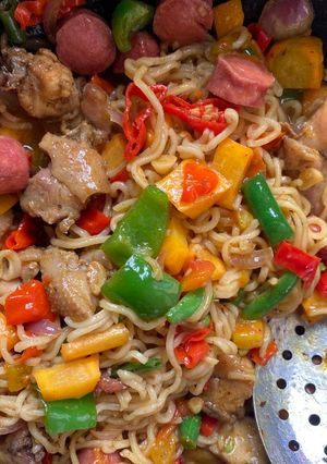 A picture of Stir fry noodles 🍜 😋.