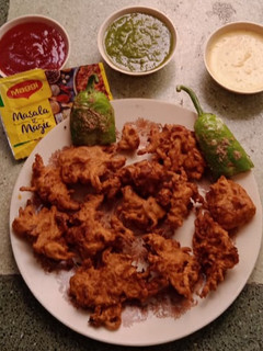 મેગી ભજીયા (Maggi Bhajiya Recipe In Gujarati) રેસીપી મુખ્ય ફોટો