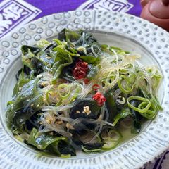 A picture of Japanese Wakame seaweed Salad.