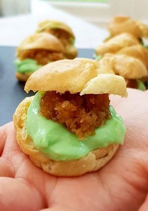 A picture of Pandan Cream Patissiere and Coconut Palm Sugar Filling.