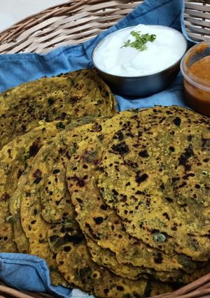 મેથી બાજરી ઢેબરા (Methi Bajri Dhebra Recipe In Gujarati) રેસીપી મુખ્ય ફોટો