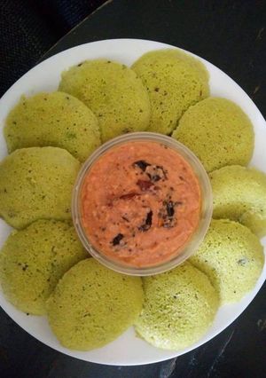 A picture of Green peas Idli.
