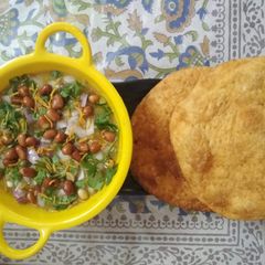 A picture of Dal pakwan.