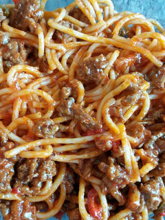 Una foto de Espagueti en salsa Boloñesa 🍝