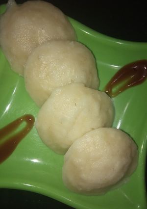 A picture of Semolina puff(idli).