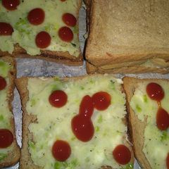 A picture of Potato and peas sandwich.