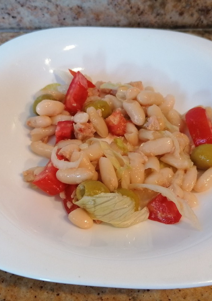 Una foto de Ensalada de alubias