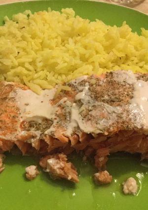 Una foto de Salmón horneado con finas hierbas