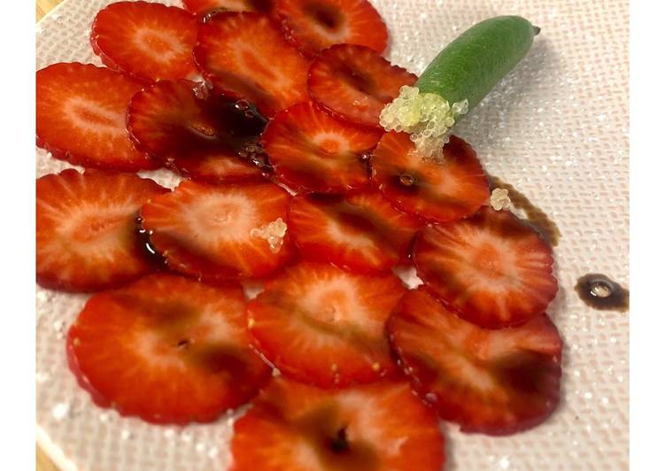 La Délicieuse Recette du Carpaccio de fraises balsamique citron caviar