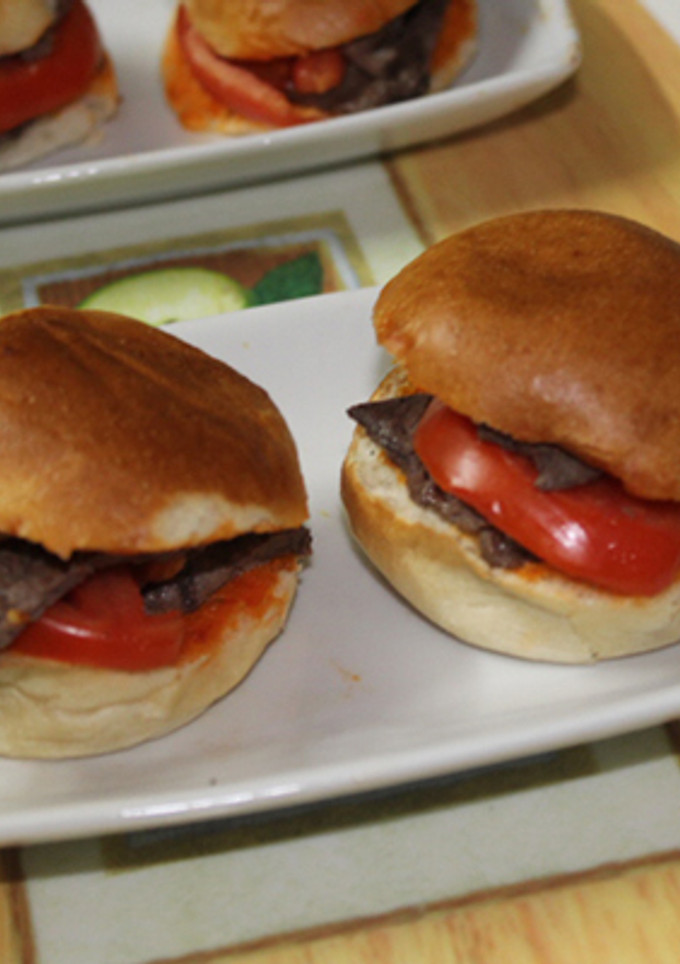 Una foto de Ternera en pan de mini hamburguesas