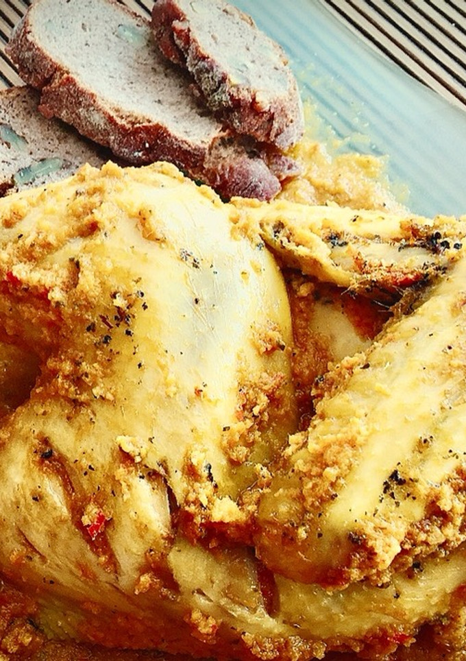 Una foto de Pollo al horno en salsa de verdura