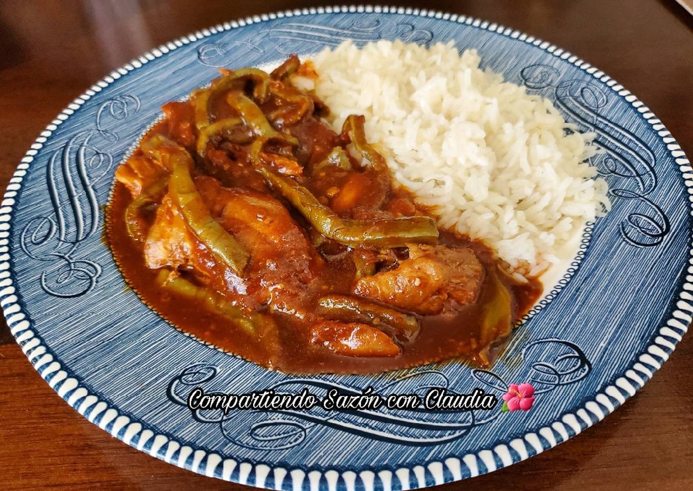 Pollo con nopales en salsa de guajillo🌺