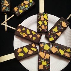 A picture of Chocolate Wafer sticks.