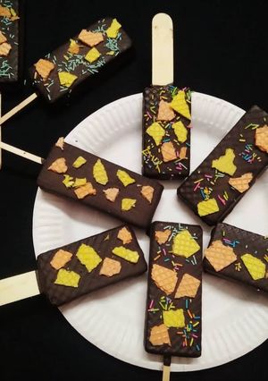 A picture of Chocolate Wafer sticks.