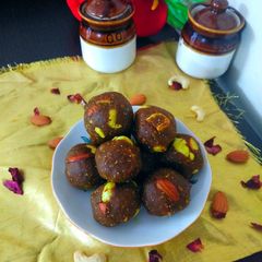A picture of Sonth aur gond ke ladoo (sonthaura).
