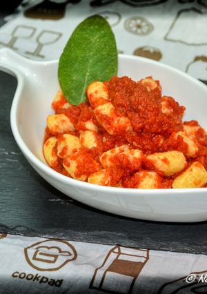 Foto di Gnocchetti di ricotta con sugo di pomodoro aromatizzato alla salvia