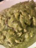 Pollo en salsa de tómatillo y aguacate a la sonorense