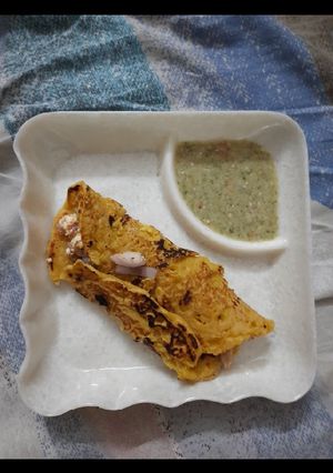 A picture of Besan chilla roll.