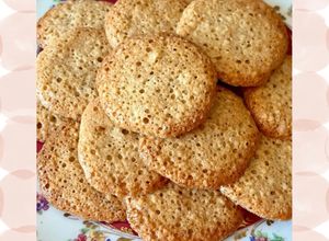 Foto di 235 • Biscotti croccanti con frutta secca e albumi