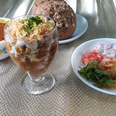 A picture of Sprouted moong misal.