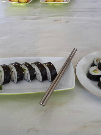 Cara Gampang Menyiapkan Sushi Roll yang Lezat